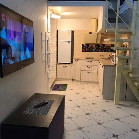 Newtone Apartment Černivci Esterno foto