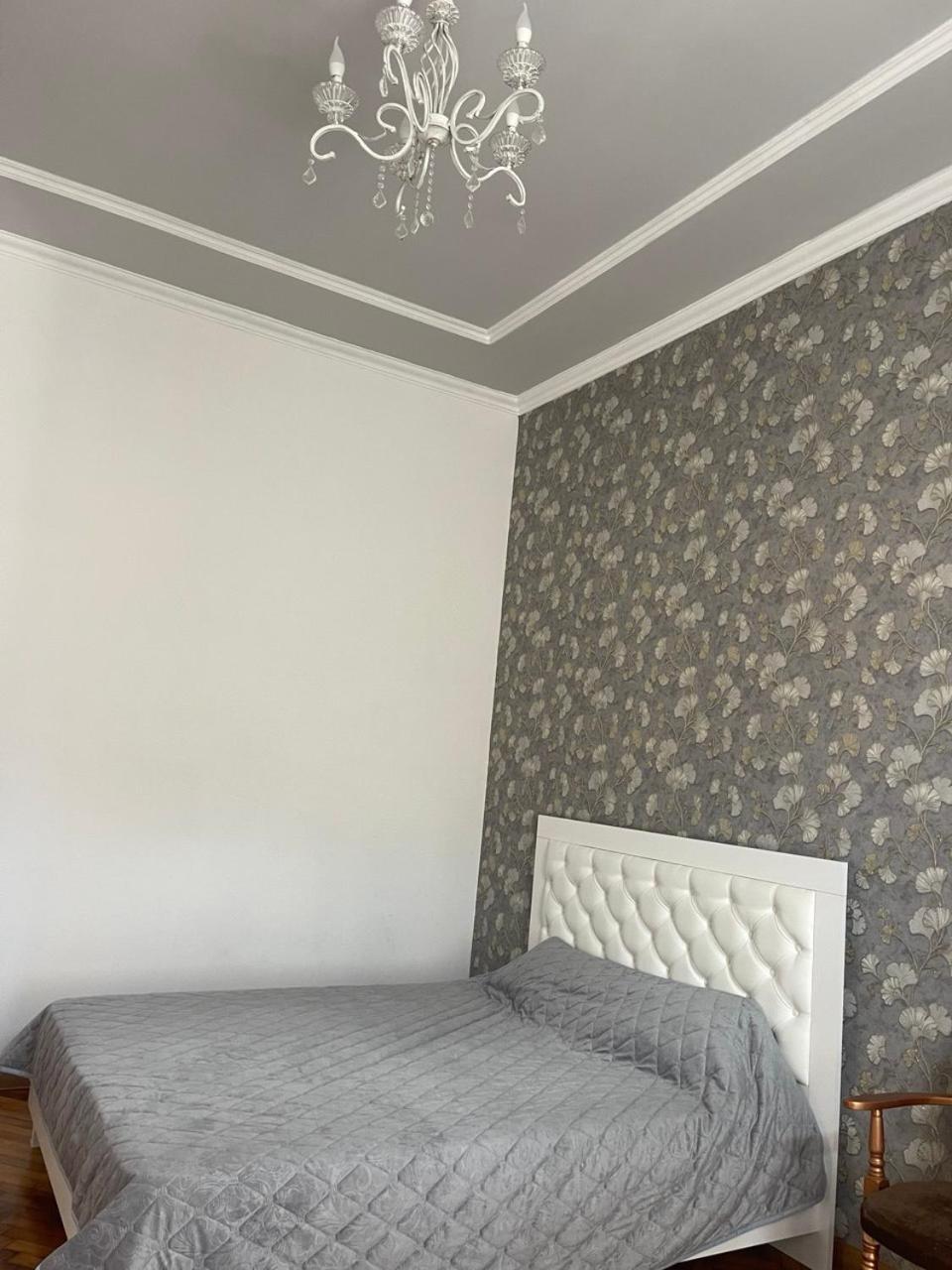 Newtone Apartment Černivci Esterno foto