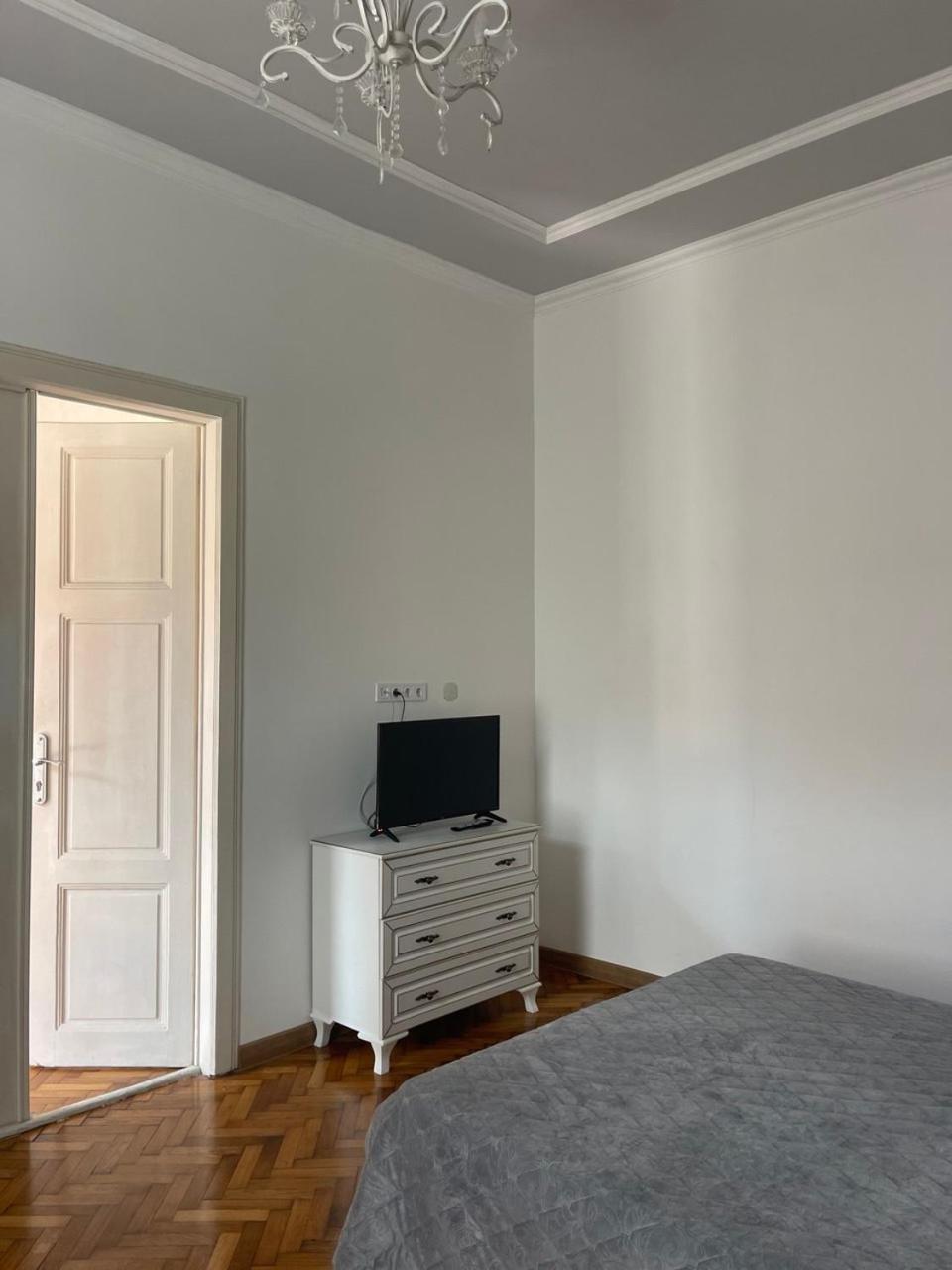 Newtone Apartment Černivci Esterno foto