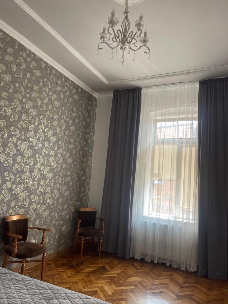 Newtone Apartment Černivci Esterno foto