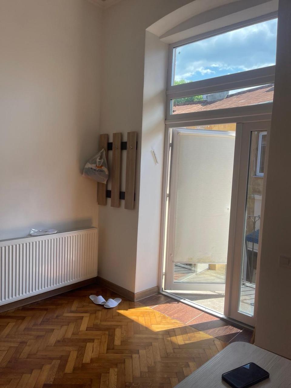 Newtone Apartment Černivci Esterno foto