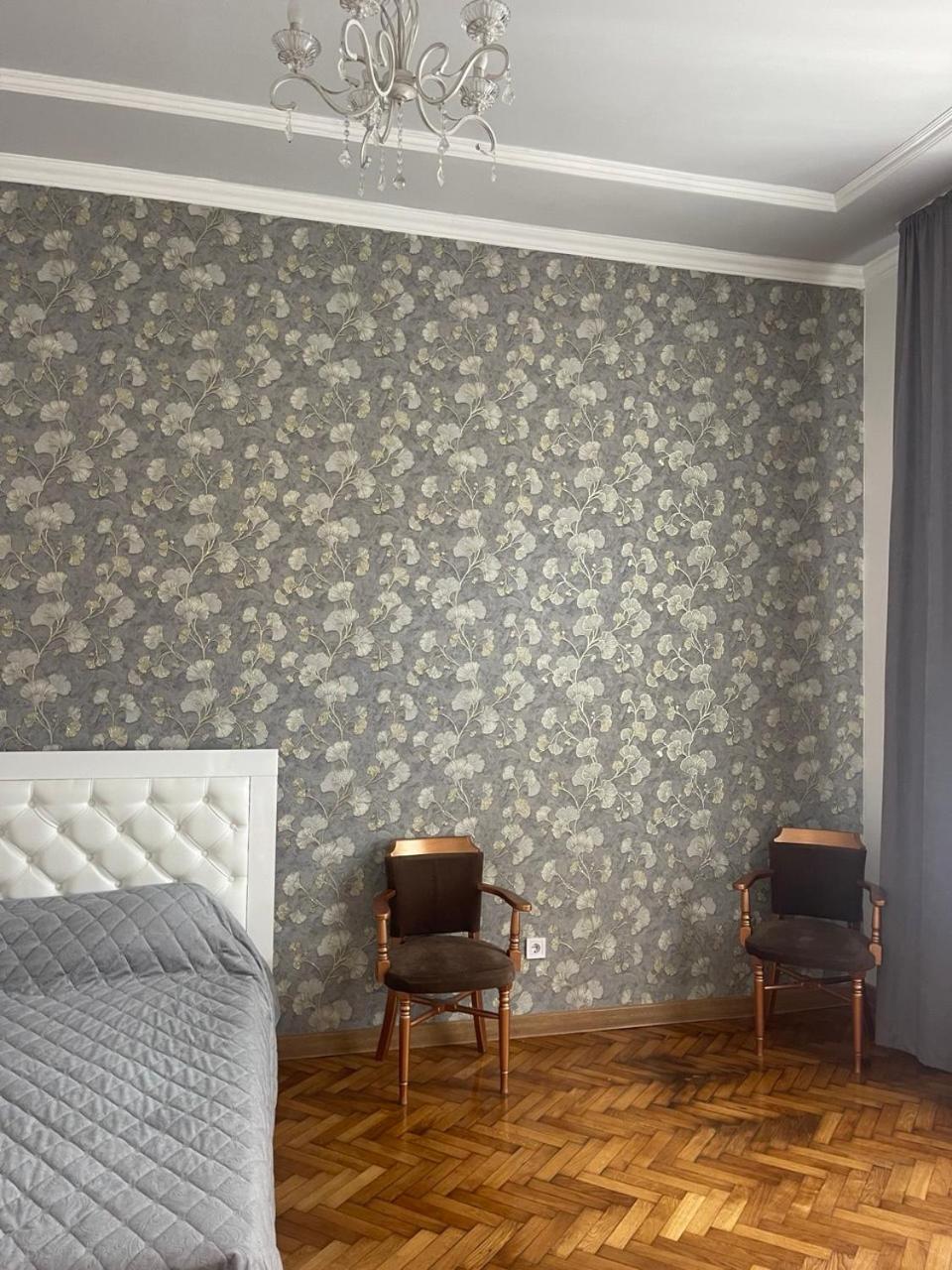 Newtone Apartment Černivci Esterno foto