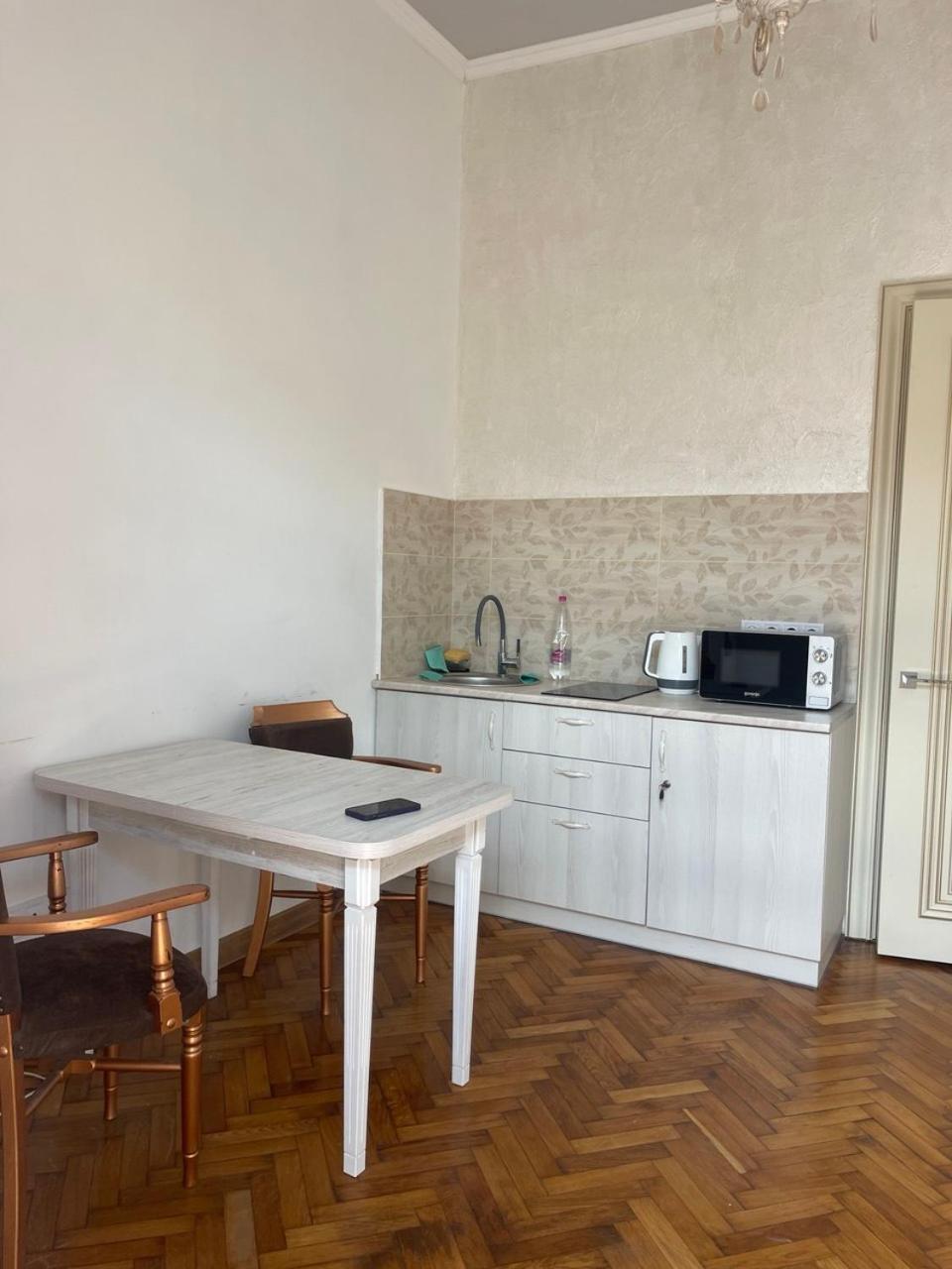 Newtone Apartment Černivci Esterno foto