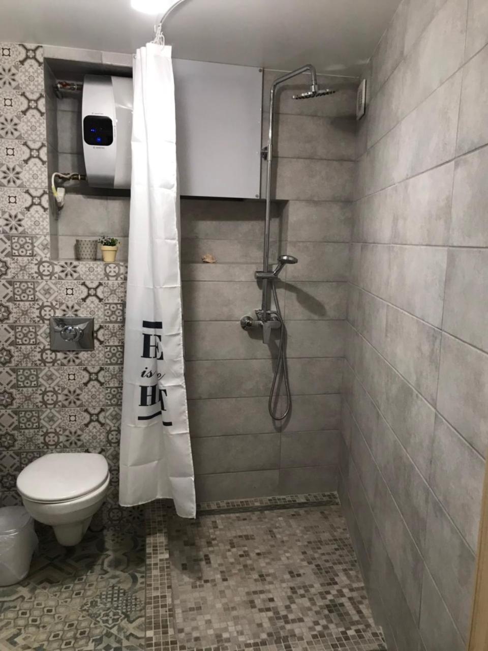 Newtone Apartment Černivci Esterno foto