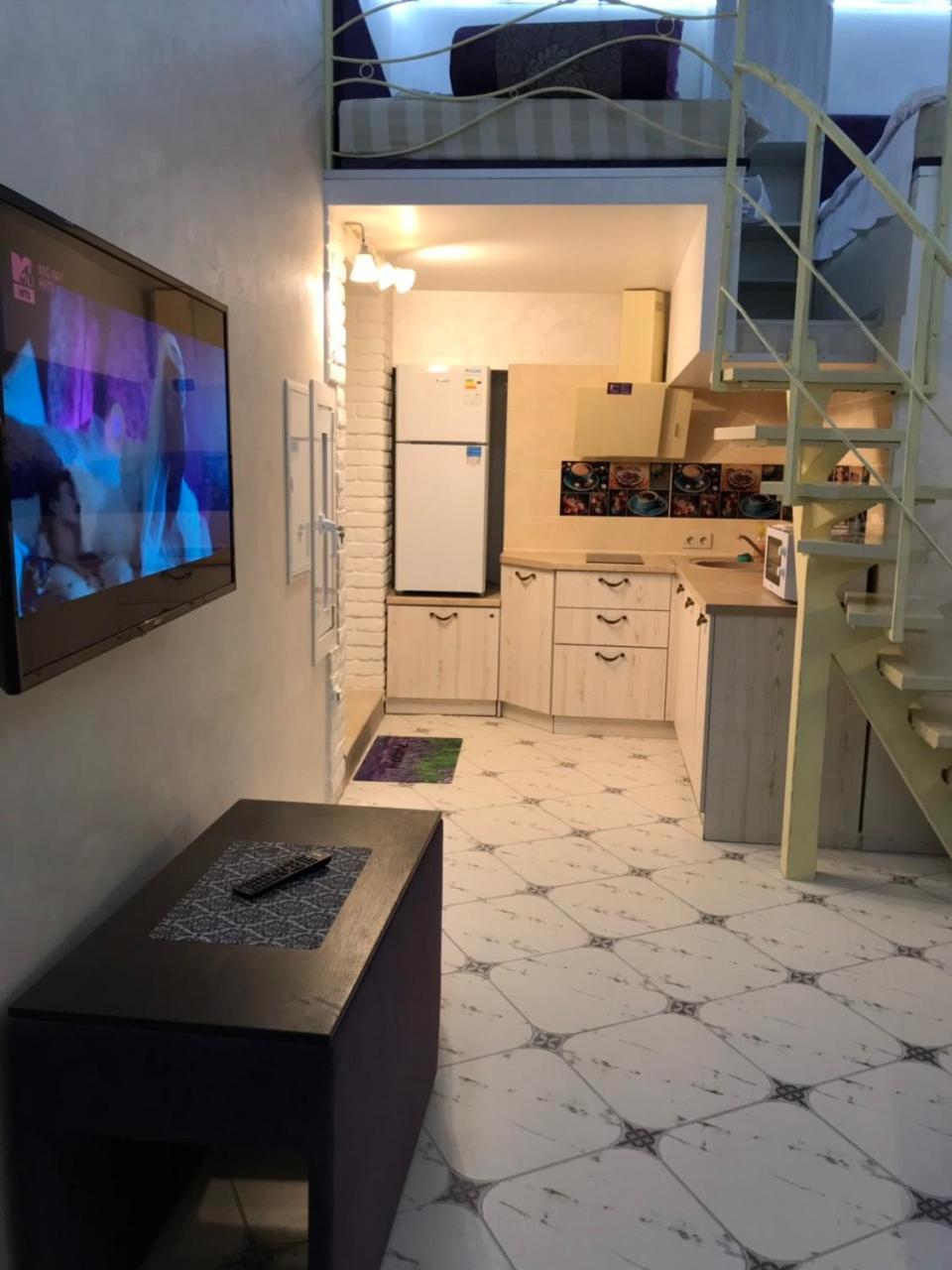 Newtone Apartment Černivci Esterno foto
