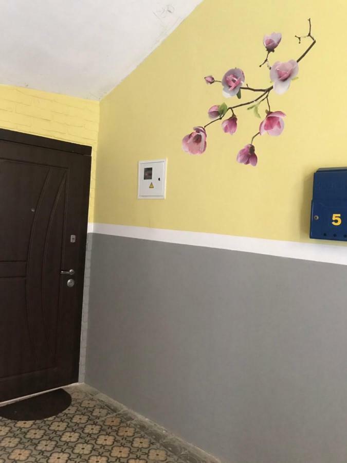 Newtone Apartment Černivci Esterno foto