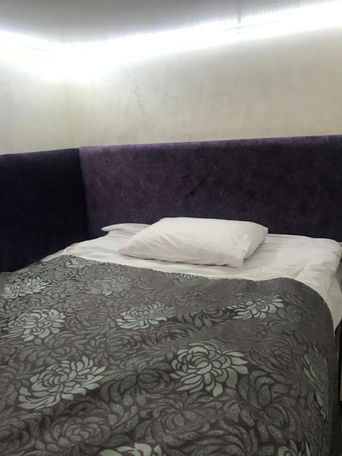 Newtone Apartment Černivci Esterno foto